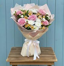 Букет цветов из:  Гвоздики, Орхидеи и Розы в Протекино