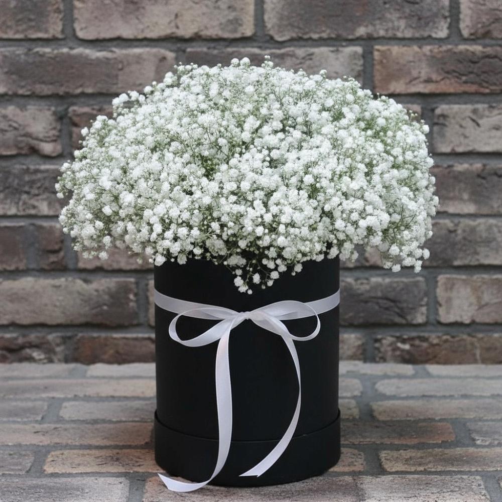 Цветочная композиция из Гипсофила в шляпной коробке в Протекино