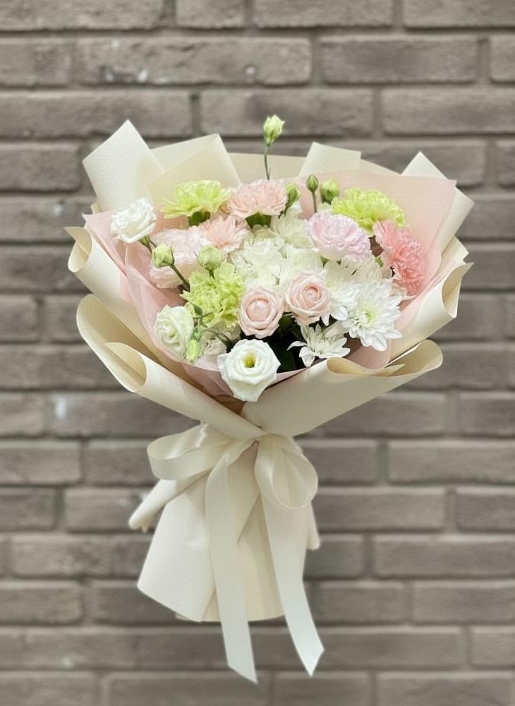 Букет цветов из: Гвоздики, Розы, Лизиантусы и Хризантемы в Протекино