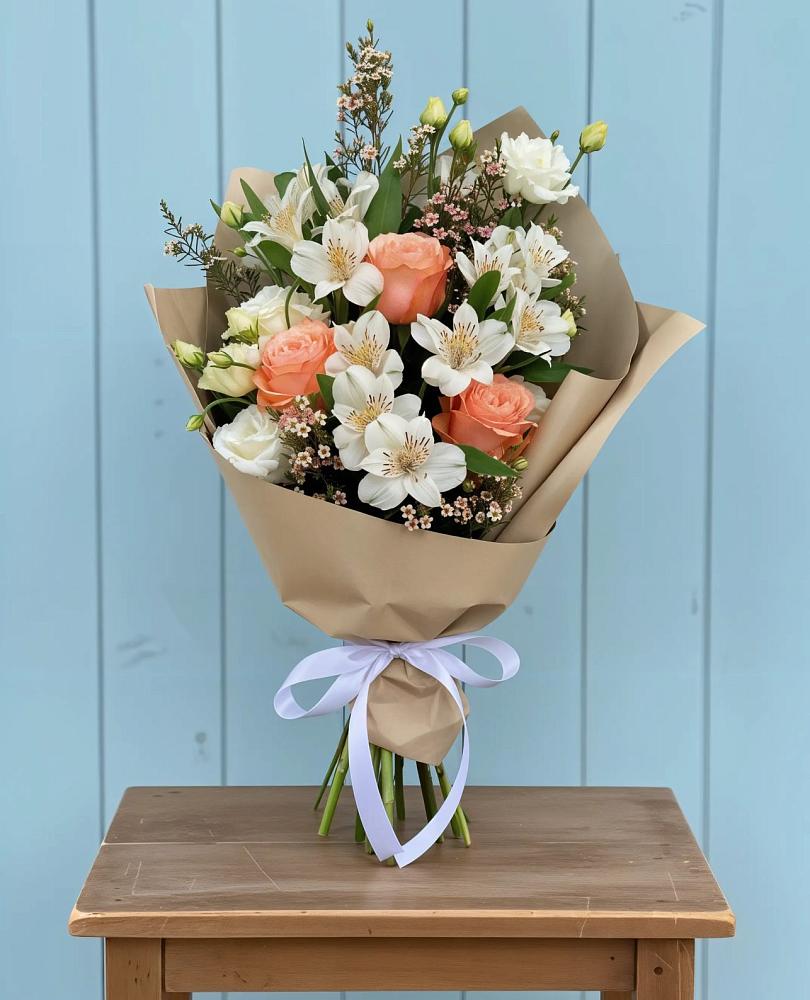 Букет цветов из: Альстромерии, Лизиантусы, Розы и Хризантемы в Протекино